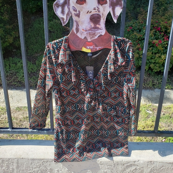 V-Neck Ruffle Top - Picture 7 of 8